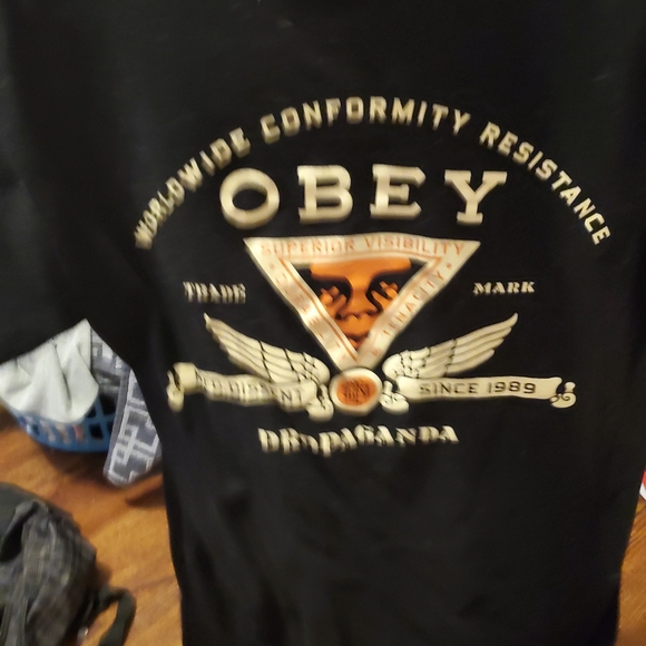 T-shirt - Picture 2 of 3